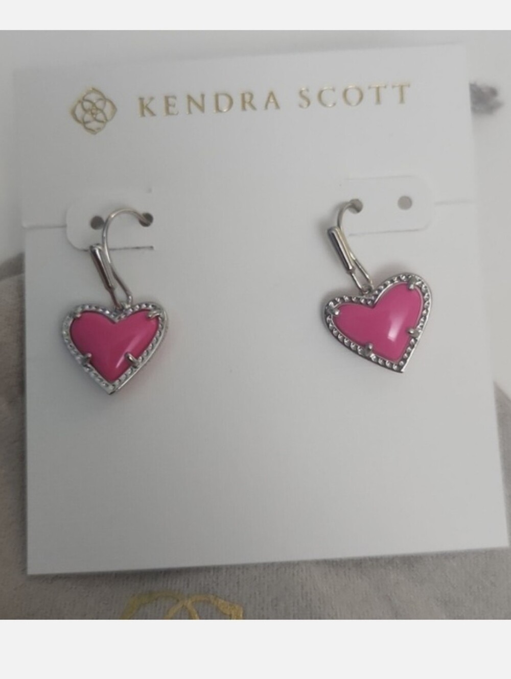 Kendra Scott - Ari Heart Earrings  - Neon Pink Magnesite